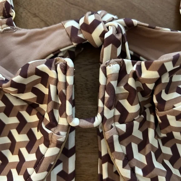 Monday Swimwear Brown and White Geometric Underwire Bikini Top - Picture 6 of 7